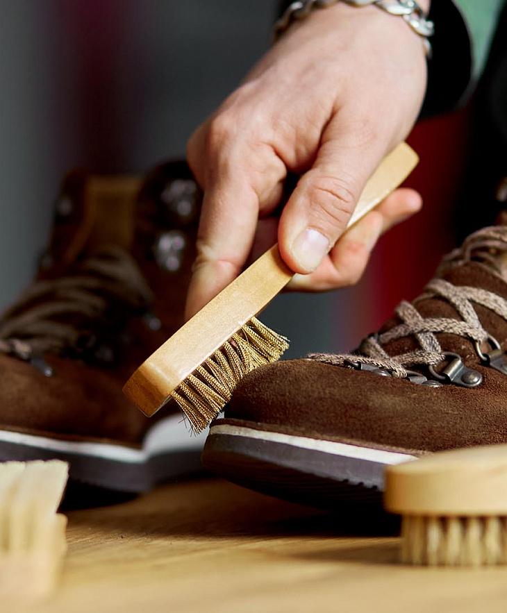 Уход за замшевой обувью в домашних условиях: легко, удобно, недорого